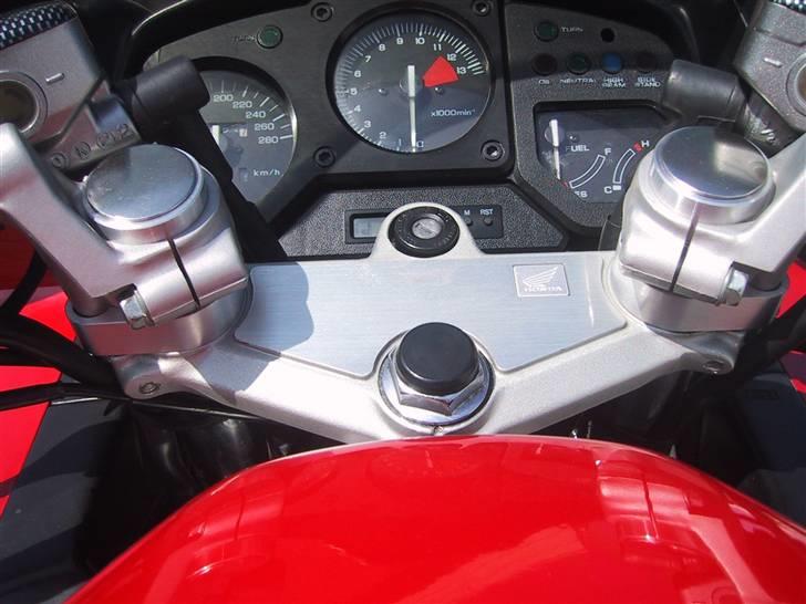 Honda VFR 750 F RC 36 billede 8