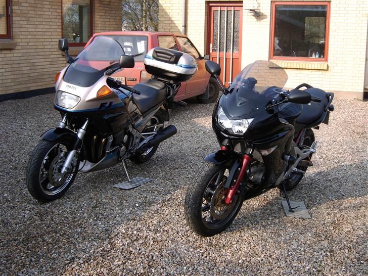 Kawasaki er6f - Her står den ved siden af min mands Yamaha fj 1200 billede 6