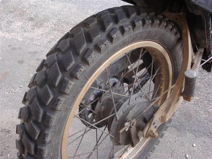 Yamaha dt175 (solgt) - nye knop dæk.... livsfarlige på våd asfalt... billede 4