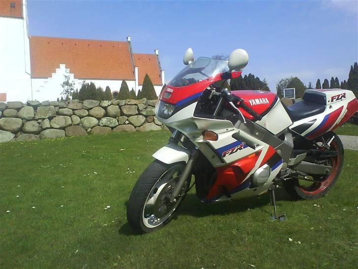 Yamaha FZR 600 billede 10