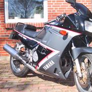 Yamaha FZ 750  *SOLGT*