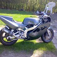 Suzuki gsxr-gk73 400