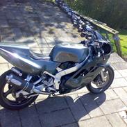 Suzuki gsxr-gk73 400