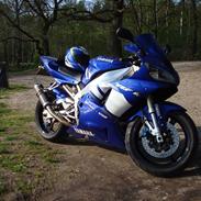Yamaha yzf r1