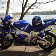 Yamaha yzf r1