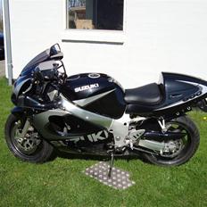Suzuki GSX 600 R
