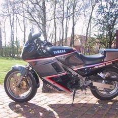 Yamaha FZ 750  *SOLGT*