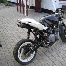 Suzuki gs 550 Streetfighter