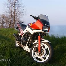 Honda vf 500f solgt