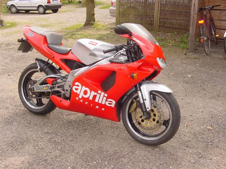 Aprilia RS 125 Extrema (SOLGT) - Et billede da jeg lige havde vasket den hos Camo :) billede 18