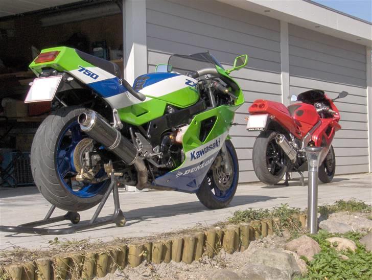 Kawasaki zxr 750 H1 Solgt - Den gamles Vfr 750 i baggrunden billede 4