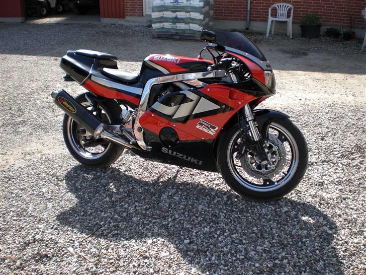 Suzuki GSX-R 400 RS billede 3
