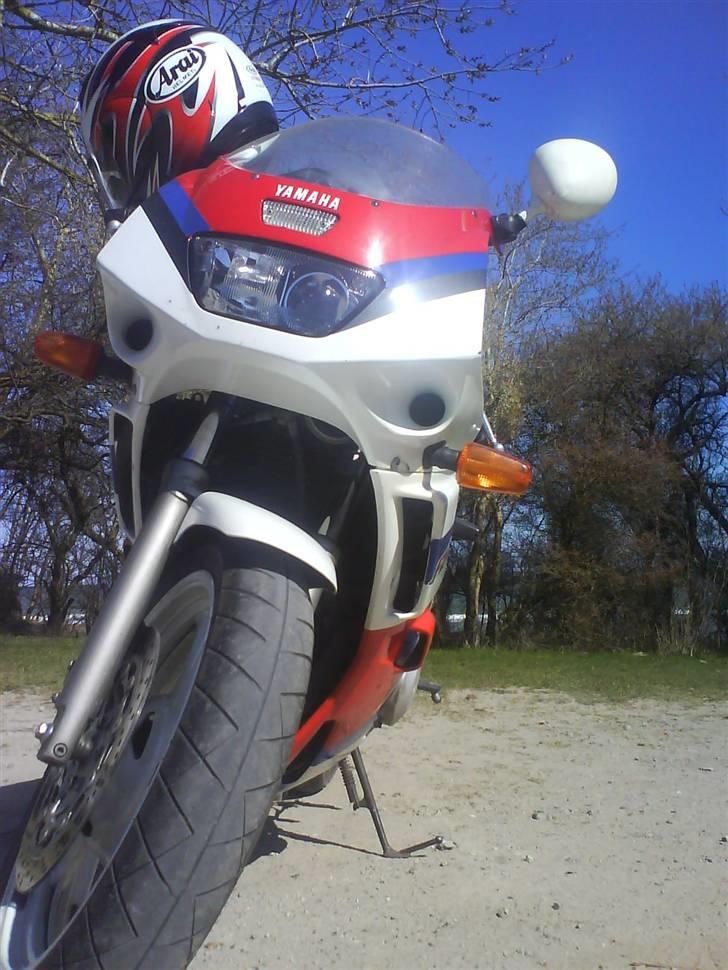 Yamaha FZR 600 billede 13