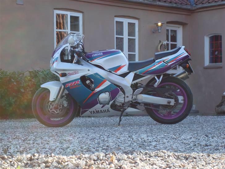 Yamaha FZR600R 4JH (solgt) billede 6