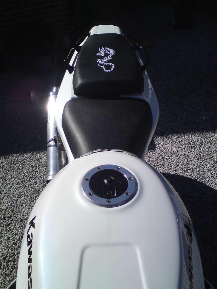 Kawasaki ZX6R  (SOLGT) - Lidt ekstra detajle med dragen på sædet billede 5