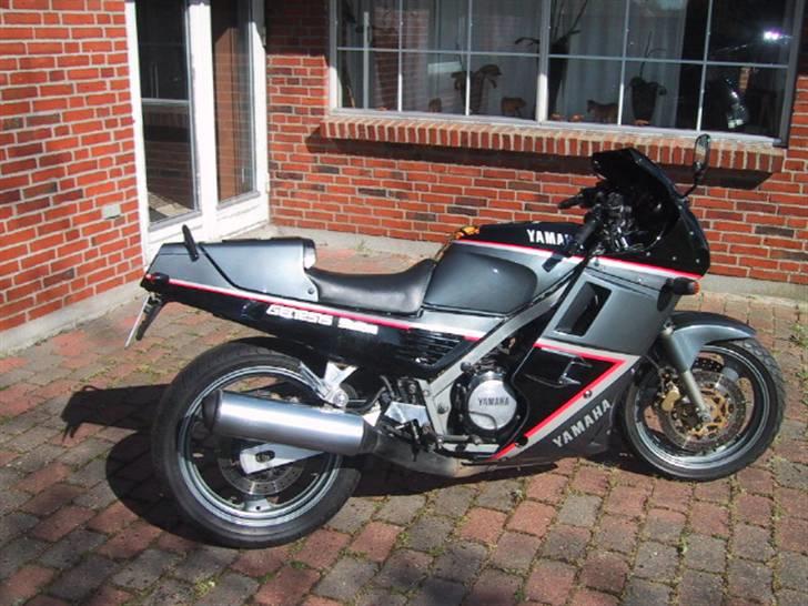 Yamaha FZ 750  *SOLGT* - FZ raketten billede 1