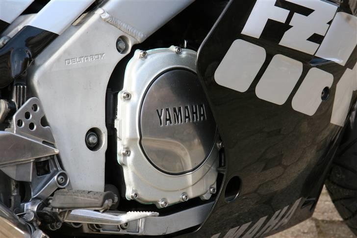 Yamaha FZR 1000 - 2009. malet motorskjold billede 11