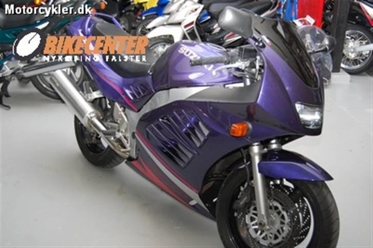 Suzuki RF900R solgt billede 2
