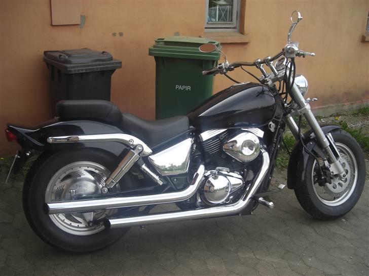 Suzuki VZ800 Marauder (total skadet) - Her står den, Lakridsen som den er blevet døbt. billede 1