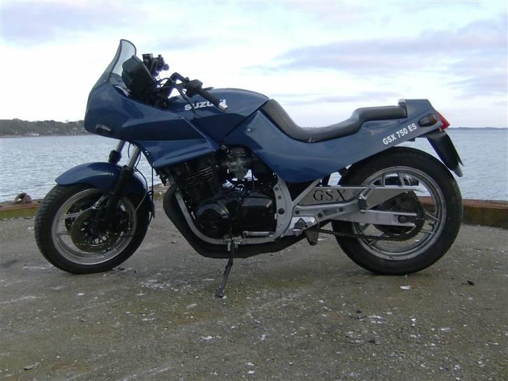 Suzuki GSX 750 es billede 1