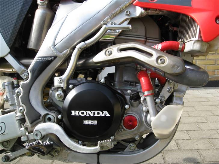 Honda CRF 450 R HM Motard #solgt# - Nymalet dæksel og bling bling prop + pornorøde slanger :) billede 3