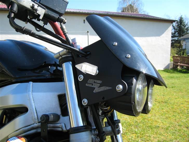 Suzuki SV650N @Til salg@ - Buell windscreen, special lavet lygtebeslag, Hesa lygte billede 9