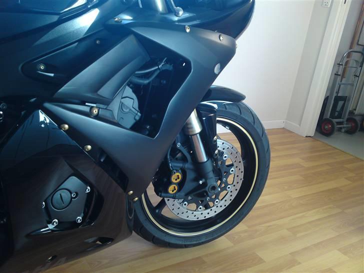 Yamaha YZF-R6 - solgt - blev træt af den lignede alle de andre, utroligt hvad rimstrips og bolte kan gøre :-) billede 11