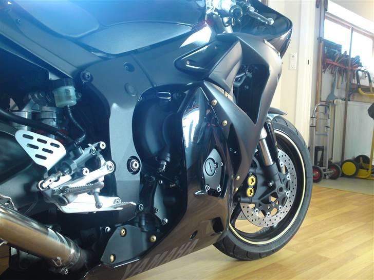 Yamaha YZF-R6 - solgt - blev træt af den lignede alle de andre, utroligt hvad rimstrips og bolte kan gøre :-) billede 12