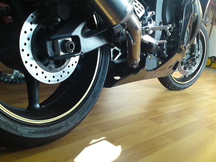 Yamaha YZF-R6 - solgt - blev træt af den lignede alle de andre, utroligt hvad rimstrips og bolte kan gøre :-) billede 13