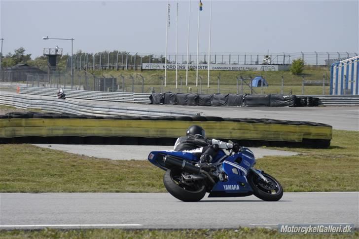 Yamaha YZF R6 '01 Banecykel (Solgt) billede 2