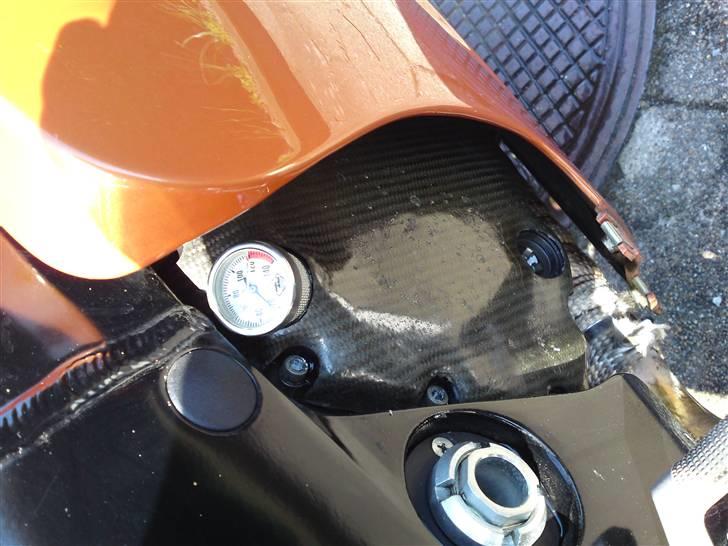 Suzuki GSX-R 750 turbo - temperaturmåler samt lidt mere carbon billede 8