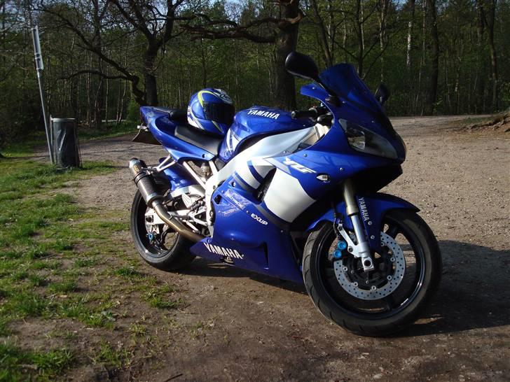 Yamaha yzf r1 billede 1