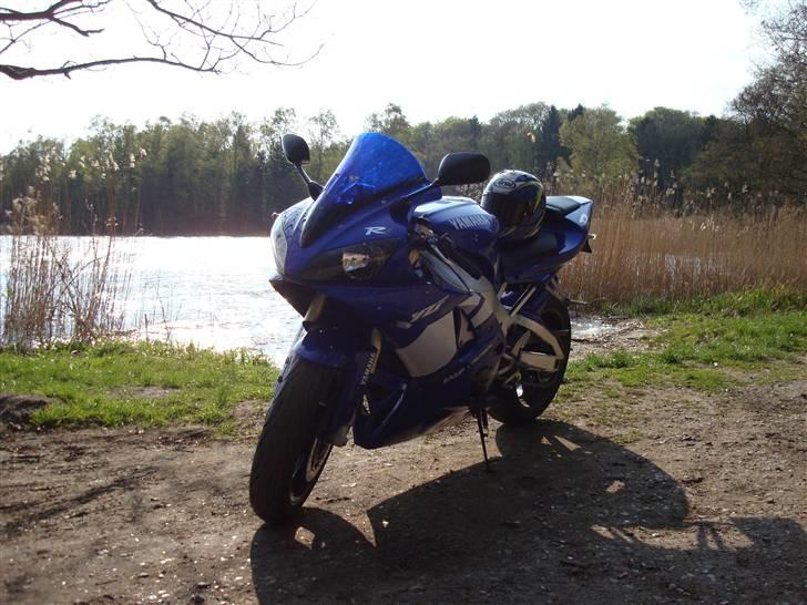 Yamaha yzf r1 billede 2