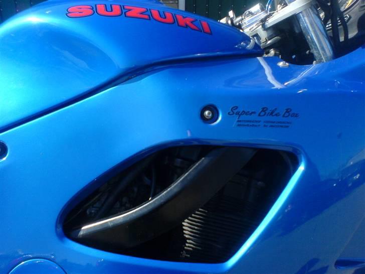 Suzuki GSX 600 F (SOLGT) - Et lille kig, mere motor er der ikke at se. billede 11