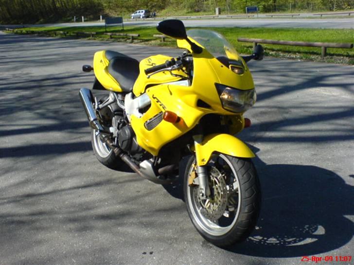 Honda VTR 1000 Fire Storm billede 1