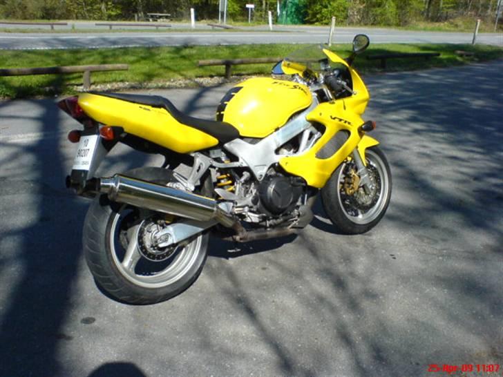 Honda VTR 1000 Fire Storm billede 2