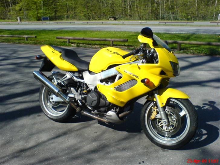 Honda VTR 1000 Fire Storm billede 3