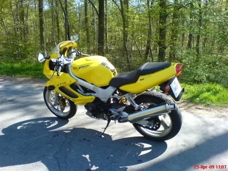 Honda VTR 1000 Fire Storm billede 4