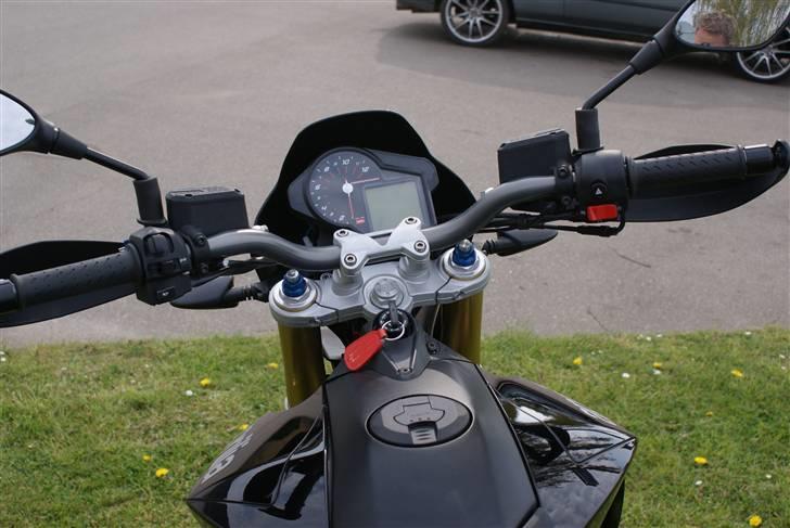 Aprilia Dorsoduro 750 (Solgt) billede 3