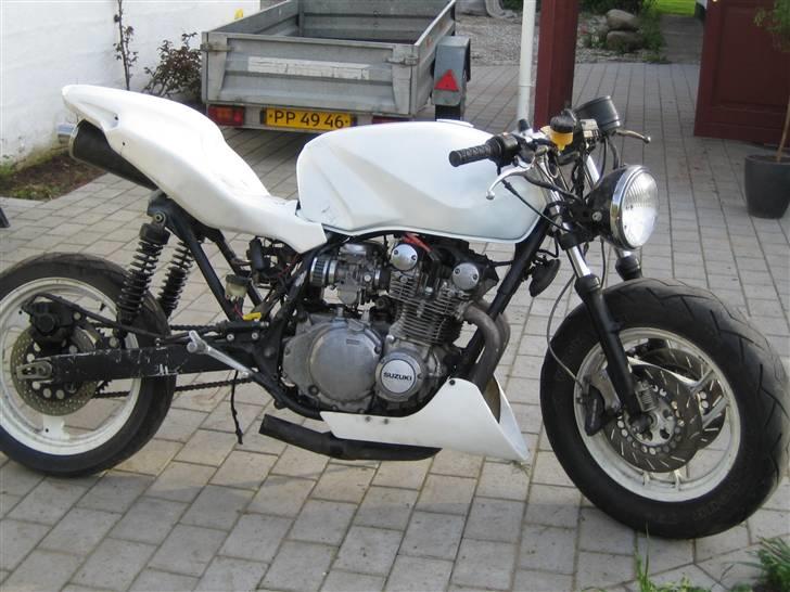 Suzuki gs 550 Streetfighter - skulde lige se hvordan den vil se ud i hvid billede 6