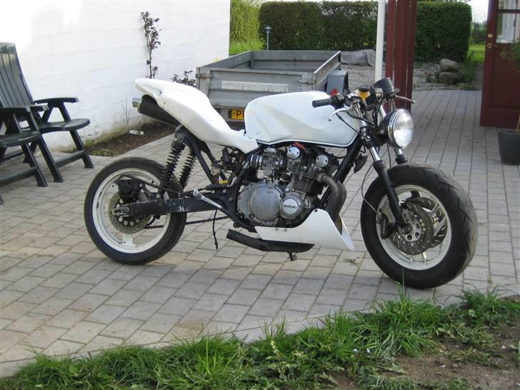 Suzuki gs 550 Streetfighter - skulde lige se hvordan den vil se ud i hvid billede 9