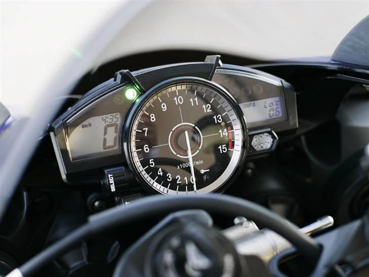 Yamaha YZF R1 - Graphite - RN19   billede 10