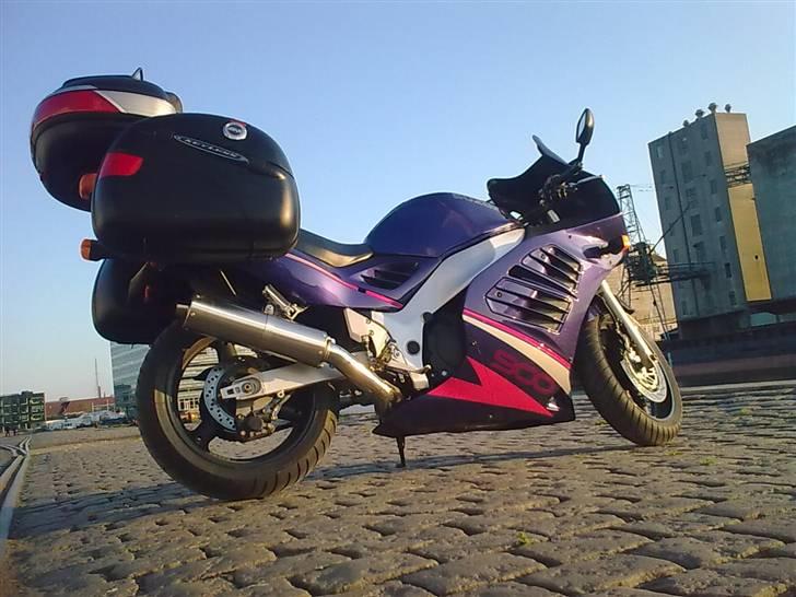 Suzuki RF900R solgt billede 7