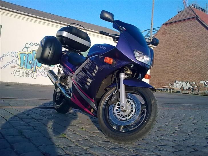 Suzuki RF900R solgt billede 8