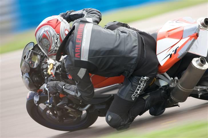 Aprilia Tuono 1000R (SOLGT) billede 9