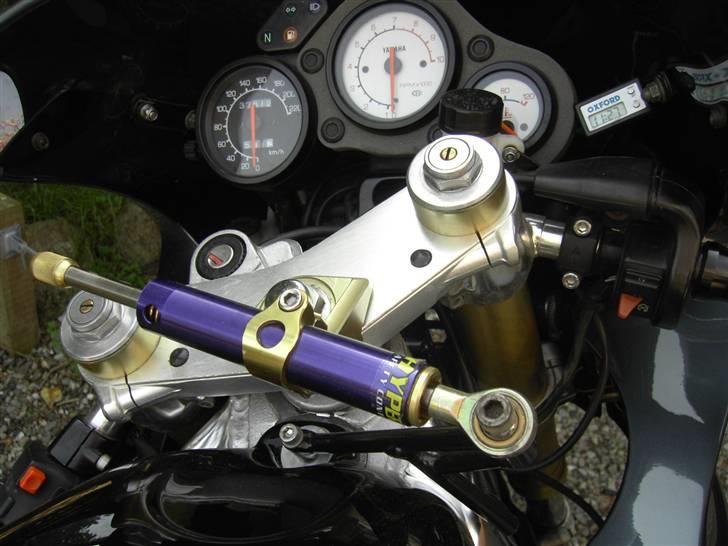 Yamaha SZR660 Belgarda (sælges) - Så blev der monteret styrdæmper på dyret.. sgu godt! billede 11