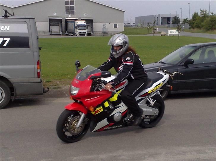 Kawasaki ZX6R - Prøve kørsel af CBR 600 billede 2