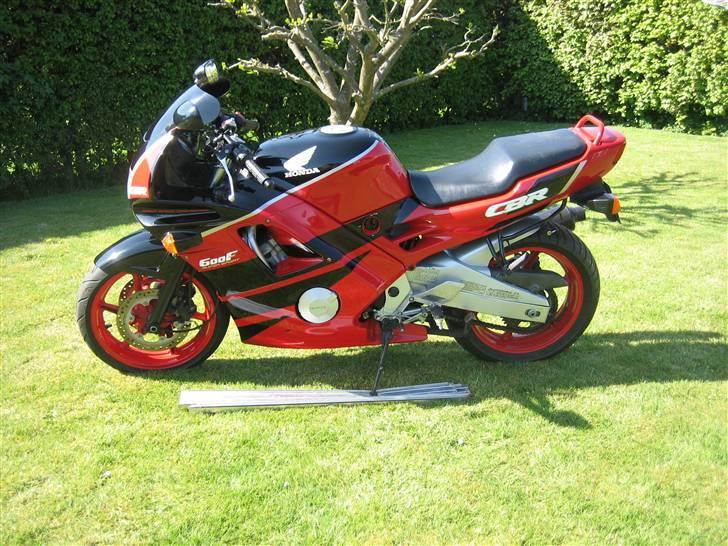 Honda CBR 600 F2 billede 1