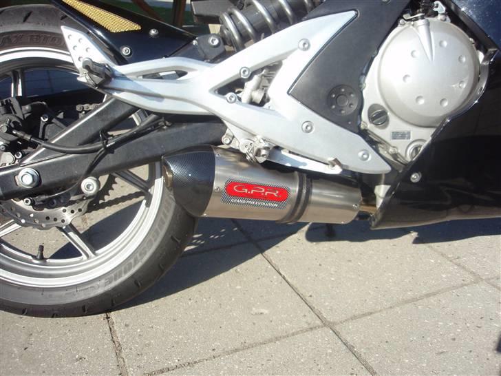 Kawasaki ER-6f ABS - Nu med G.P.R. potte. Lyder fantastisk :D billede 15