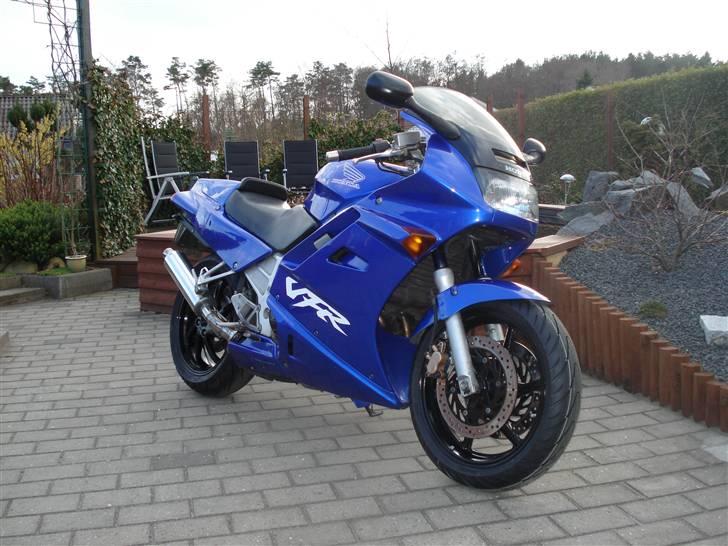 Honda VFR 750 - SOLGT billede 1